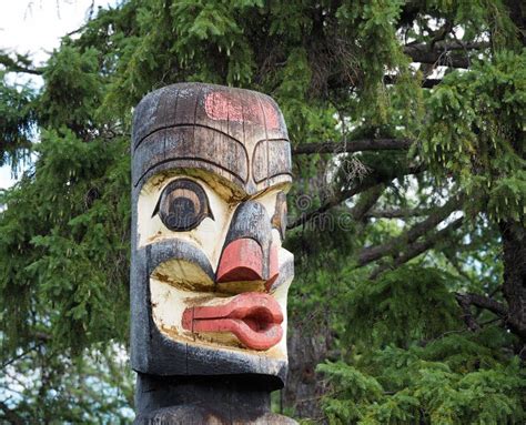 Haida Totem Pole Close Up image stock. Image du artisan - 61053099