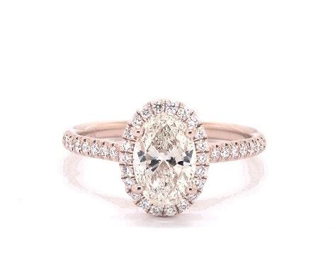 Pros and Cons of Oval Cut Diamonds for Engagement Rings