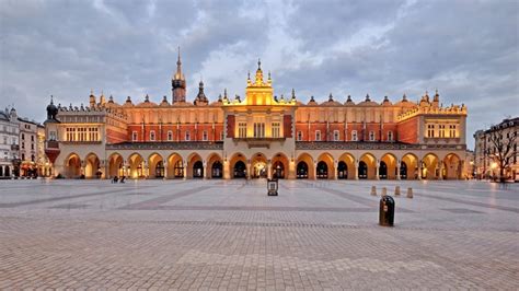 Cloth Hall - the heart of the Krakow Market Square - MrShuttle.com