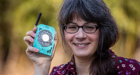 Engineer Makes a DIY Cell Phone With Rotary Dial So She Doesn’t Have to ...