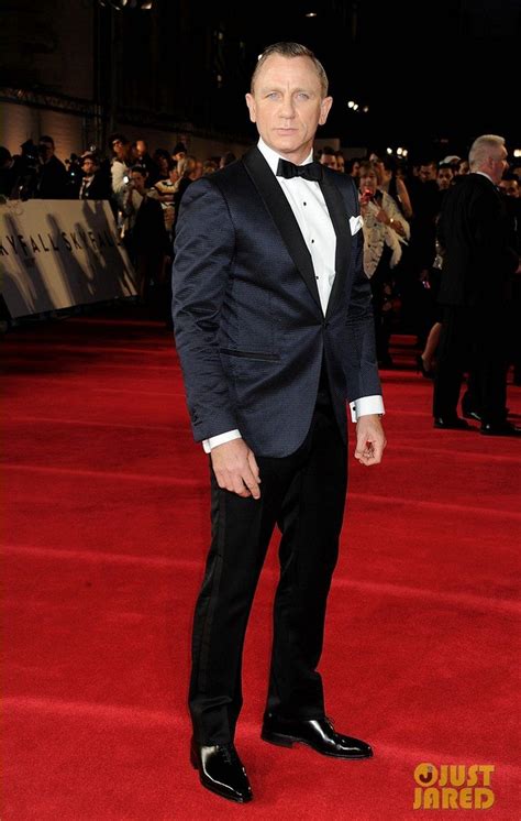 How To Wear A Tuxedo Like James Bond | Gentleman's Gazette | Daniel craig, Daniel craig style ...