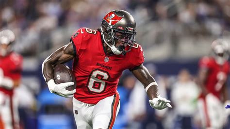 Julio Jones Makes His Mark in Buccaneers Debut