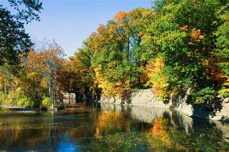 12 Ohio Towns With Scenic Drives for Stunning Fall Foliage