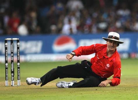 Billy Bowden removed from New Zealand international umpiring panel