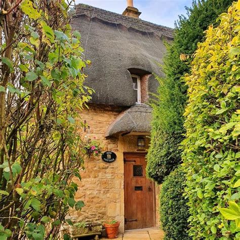 Pin by Laurie Quinn on cotswolds | Thatched cottage, House styles, Cottage