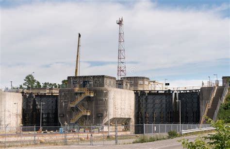 Lock 5 on Welland Canal between Lakes Erie and Ontario Editorial Stock ...