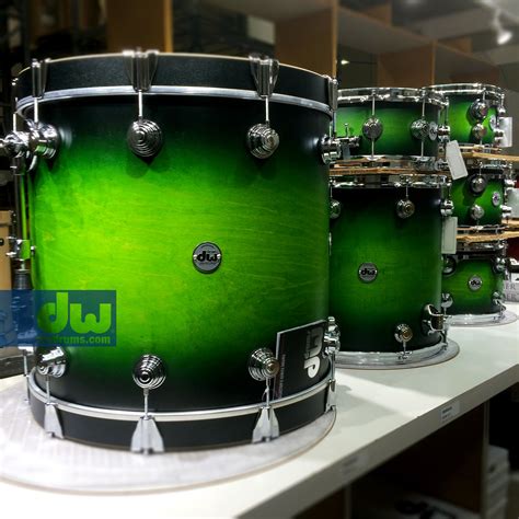 LIME-GREEN-TO-BLACK-BURST #dwdrums #thedrummerschoice | Drumstellen