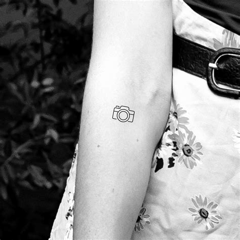 Small Camera Temporary Tattoo / Camera Outline Tattoo / - Etsy | Tatuagem de fotógrafos ...