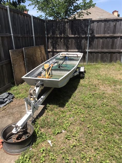 12 ft Jon boat and trailer $600 for Sale in Mesquite, TX - OfferUp