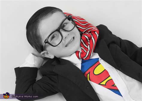 Clark Kent - Halloween Costume Idea for Boys - Photo 5/5