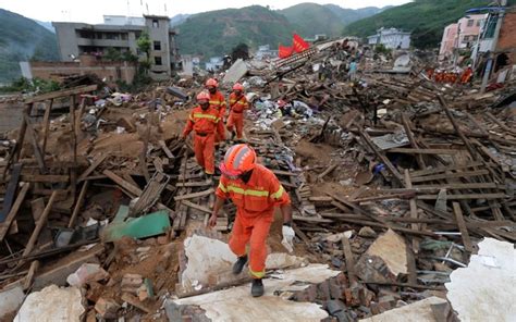 China earthquake: Rescuers evacuate villages in Yunnan as death toll rises