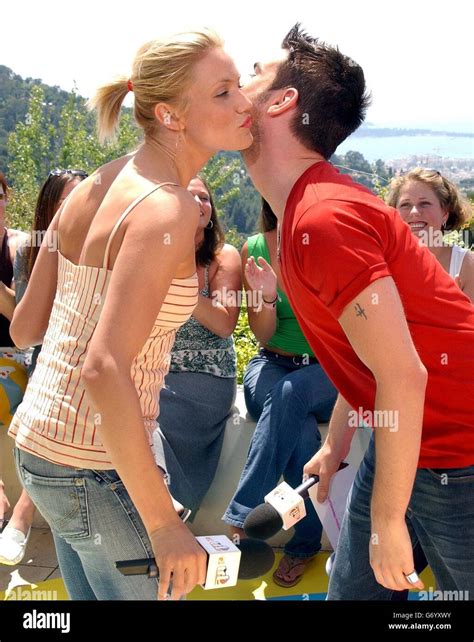 Actress Cameron Diaz kisses Dave Berry, during her guest appearance on ...