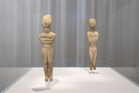 Ancient Greek artifacts go on display for first time, amid protests | eKathimerini.com