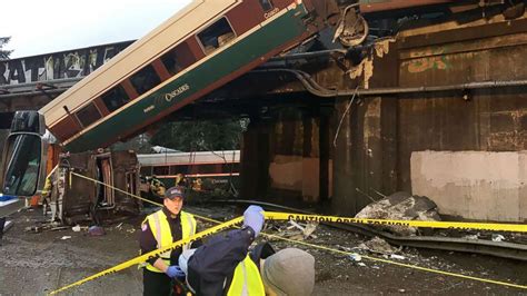 At least 3 dead after Amtrak train derails going 80 mph in 30-mph z.. - 6abc Philadelphia