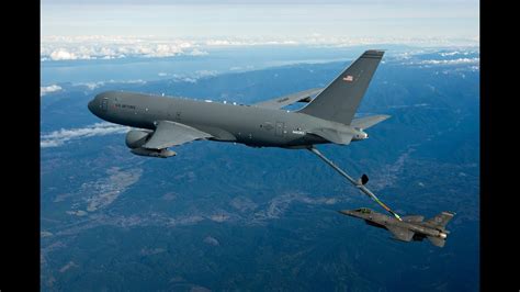 Boeing KC-46 Tanker’s First Aerial Refueling - YouTube