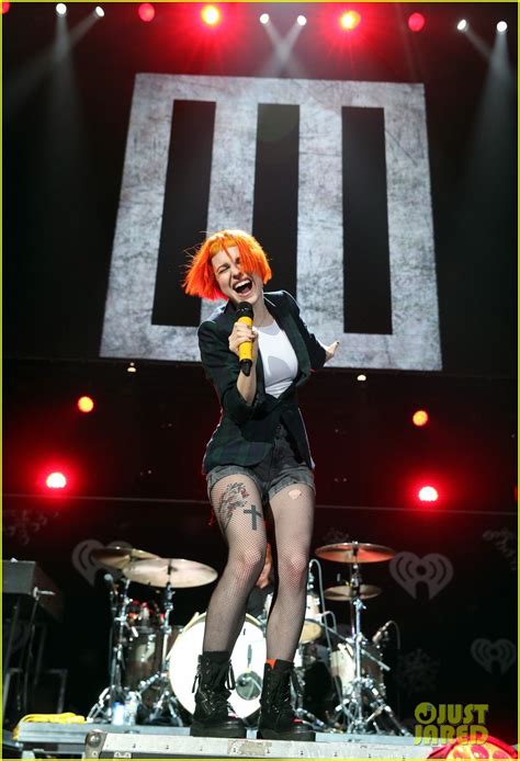 Hayley Williams Stops Paramore Concert to Break Up a Fight In The Audience: Photo 4853846 ...