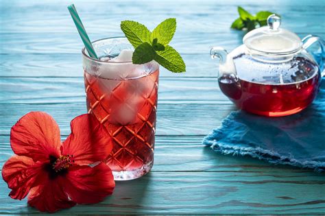 Hibiscus Tea: Benefits, Side Effects, and Preparations