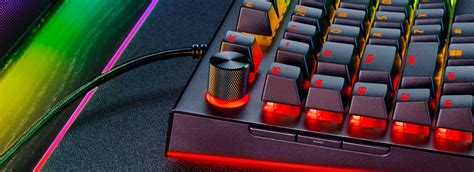 Teclado mecânico para jogos - Razer BlackWidow V4 Pro com iluminação RGB