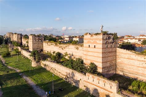 Istanbul City Walls in Istanbul - See Original Fortifications from Constantinople's Days – Go Guides