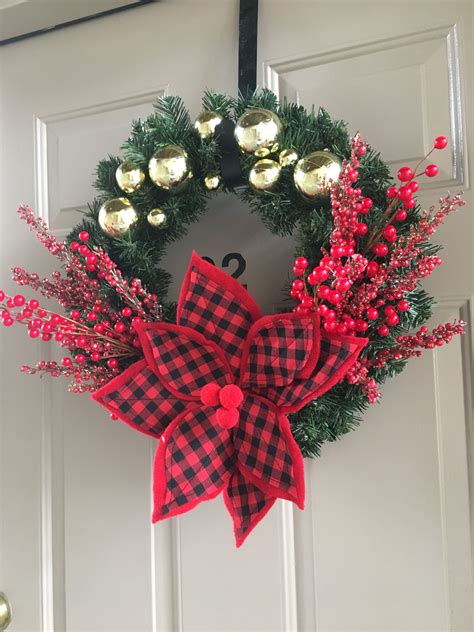 DIY Christmas wreath — red/plaid 😍 Diy Christmas, Christmas Wreaths, Simple Holidays, Red Plaid ...