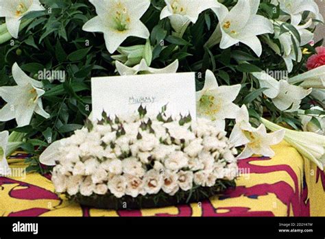 Princess diana funeral flowers mummy hi-res stock photography and images - Alamy