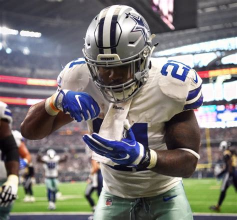 Cowboys RB Ezekiel Elliott Celebrates TD vs. Rams by 'Eating' | News ...