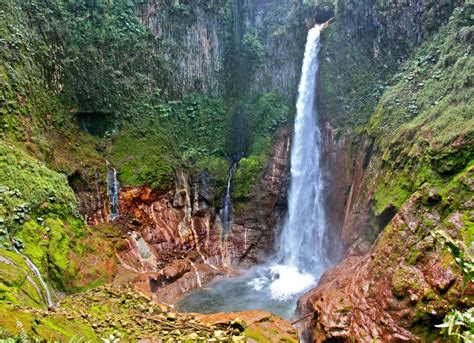 Bajos del Toro | Q COSTA RICA