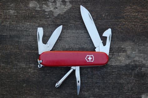 Victorinox Officer Suisse - Red Swiss Army Knife, USED | Swiss army knife, Victorinox, Red