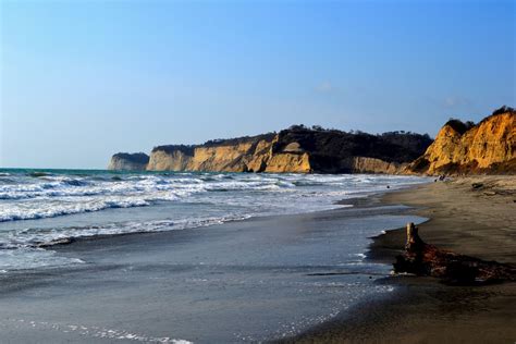 Ecuador 2011: Canoa, Ecuador: Spear the Conch, Spread the Gnar