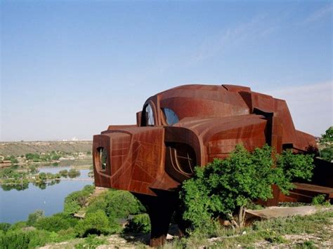 Fresh rust : Robert Bruno steel house, Ransom Canyon near Lubbock, Texas