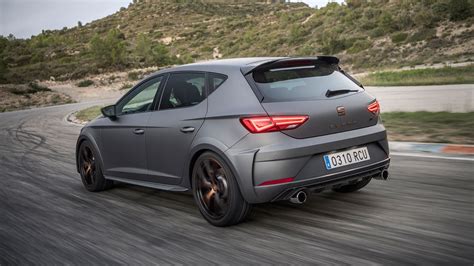 Seat Leon Cupra R review: needs more spice | CAR Magazine