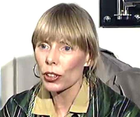 Joni Mitchell Biography - Facts, Childhood, Family Life & Achievements