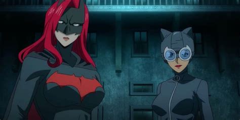 Catwoman: Hunted Scene Puts Selina and Batwoman in a Deadly Trap