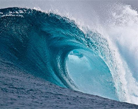 Why Do Waves Break? See the full explaination & science behind it!