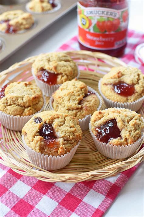 Peanut Butter & Jelly Muffins - Muffin Tin Recipes