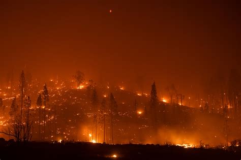 Satellite video shows the "explosive growth" of the Caldor Fire in California - CBS News | Beruk ...