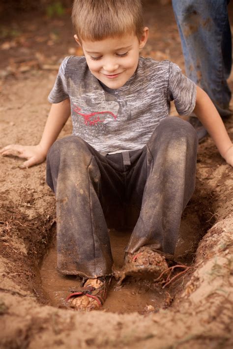 The Bowling Family: Mud Fight!