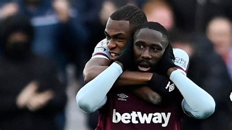 Premier League: West Ham stun league leaders Chelsea with 3-2 win ...