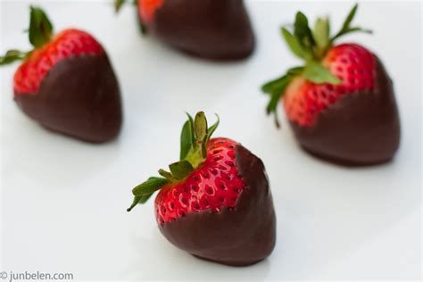 How to Make Chocolate-Dipped Strawberries | Junblog