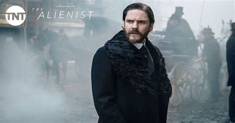 The Alienist starring Luke Evans, Daniel Bruhl & Dakota Fanning. Review of the TV Series Based ...