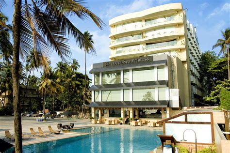 7 Best Juhu Beach Hotels on the Oceanfront in Mumbai