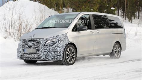 2024 Mercedes-Benz V-Class spy shots and video