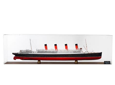 Bonhams : A large Builder's style model of the RMS Aquitania 1914 90x18x45.5ins. (229x46x116cm)