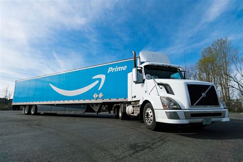 Report: Amazon Purchasing Class 8 Day Cab Tractors - Advanced Fleet English