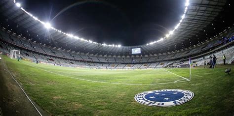 Mineirão celebra volta do Cruzeiro e cita as várias conquistas do clube no estádio