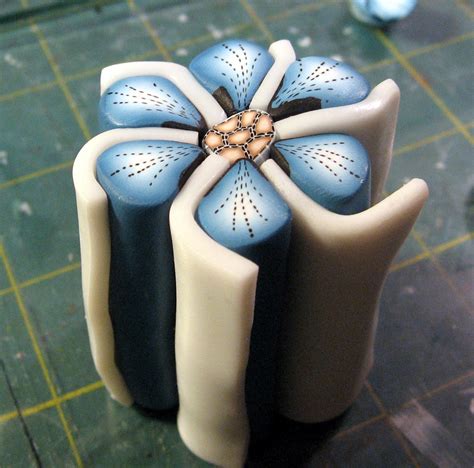 Kael Mijoy: Polymer Clay Tutorial: Blue Stitched Flower Cane