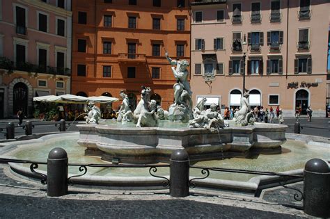 Piazza Navona, Rome, Italy / FCO Rome - Piazza Navona small fountain ...