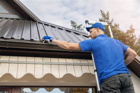 How Professionals Clean Your Gutters | Gutter Helmet