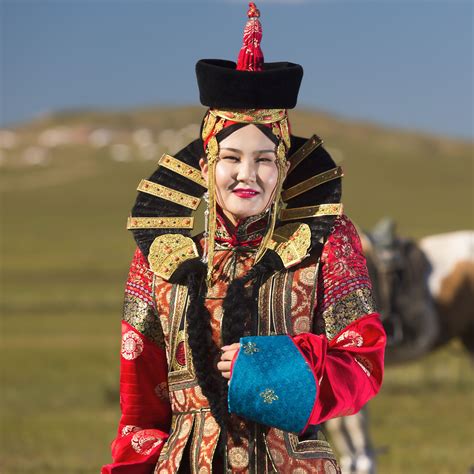 Mongolian woman | Traditional outfits, Women, Native dress