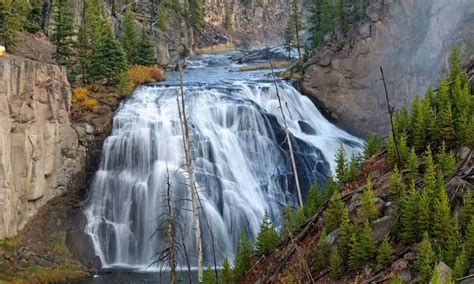 Lower Grand Loop Road in Yellowstone - AllTrips